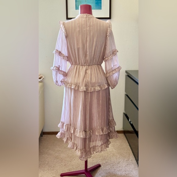 Elodie blush and Gold - Picture 9 of 14